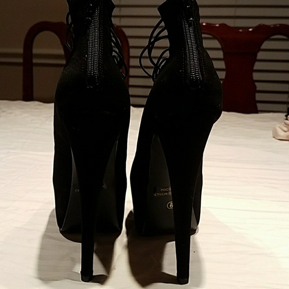 Black heels - Picture 6 of 7